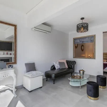 Delizzia - Terrasse - Parking - Port Nature - Village Naturiste *