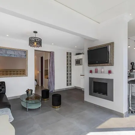 Delizzia - Terrasse - Parking - Port Nature - Village Naturiste