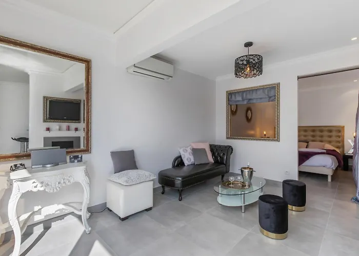 Delizzia - Terrasse - Parking - Port Nature - Village Naturiste *