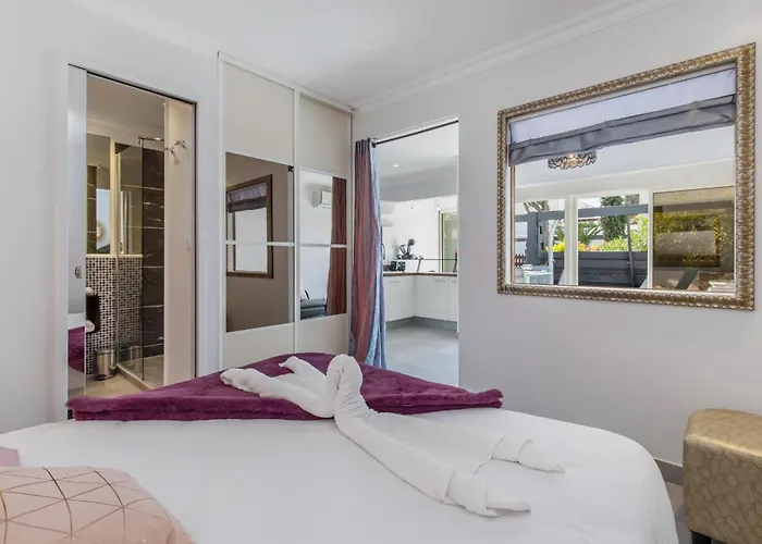 Delizzia - Terrasse - Parking - Port Nature - Village Naturiste *