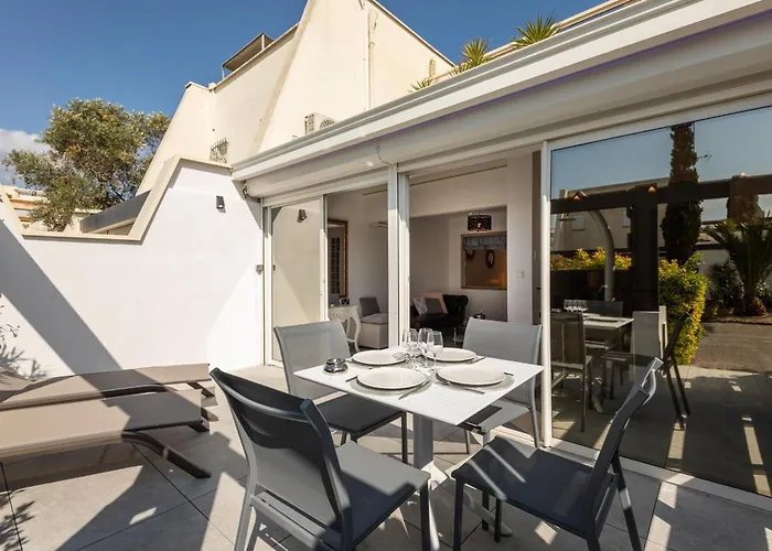 Delizzia - Terrasse - Parking - Port Nature - Village Naturiste *